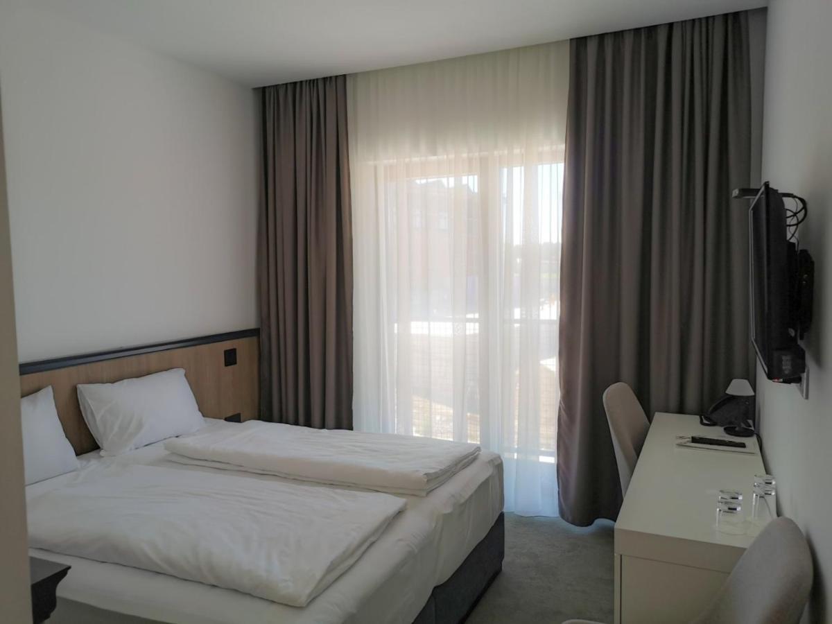 Hotel Crni Vrh Дивчибаре Экстерьер фото